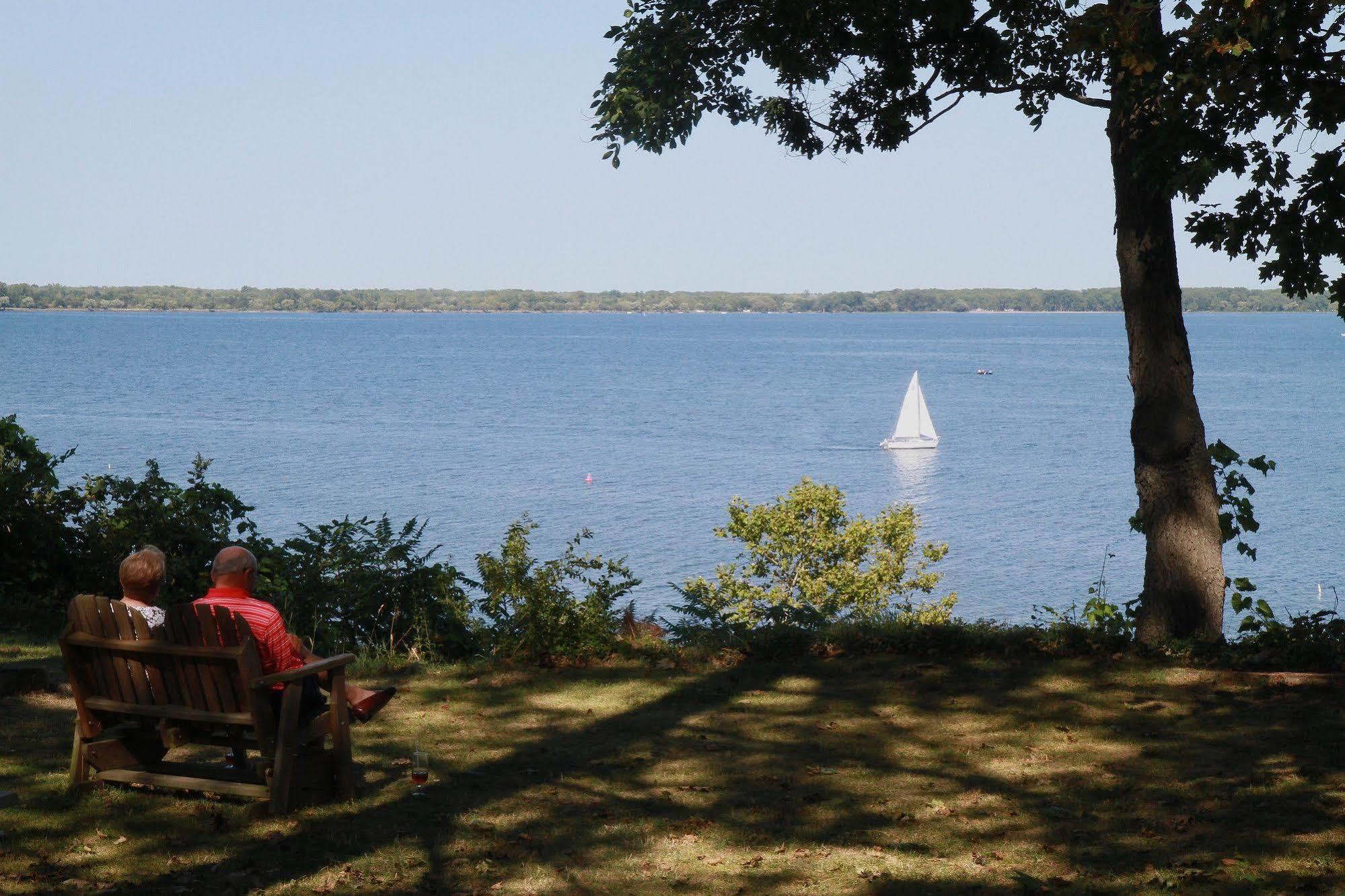 Geneva On The Lake Boutique Resort Hotel Exterior photo