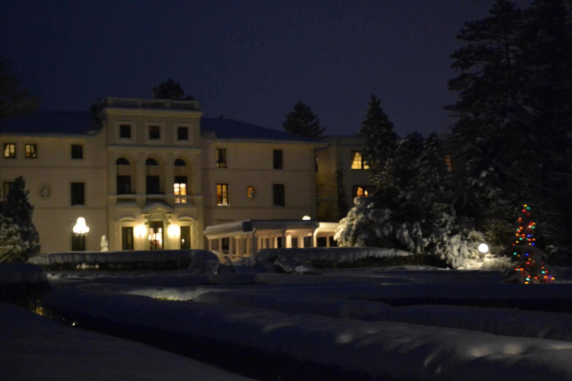 Geneva On The Lake Boutique Resort Hotel Exterior photo